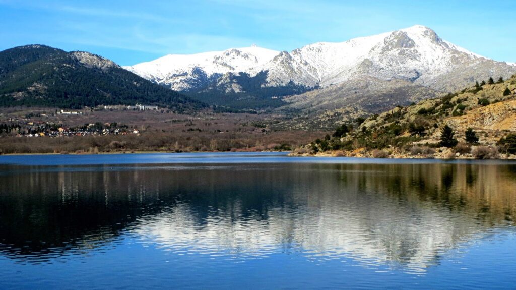 Escapada de Fin de Semana en Camper: Descubre la Magia de la Sierra de Guadarrama desde Madrid