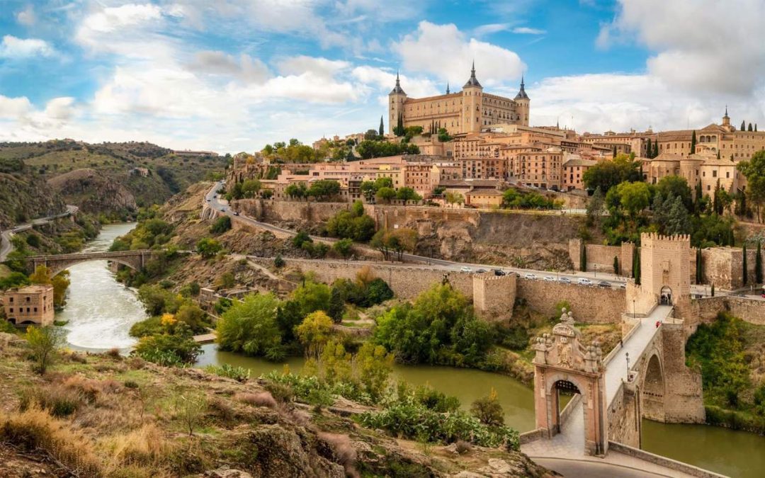 Escapada de Fin de Semana en Camper: Descubre la Fusión de Culturas y el Legado Histórico de Toledo desde Madrid.