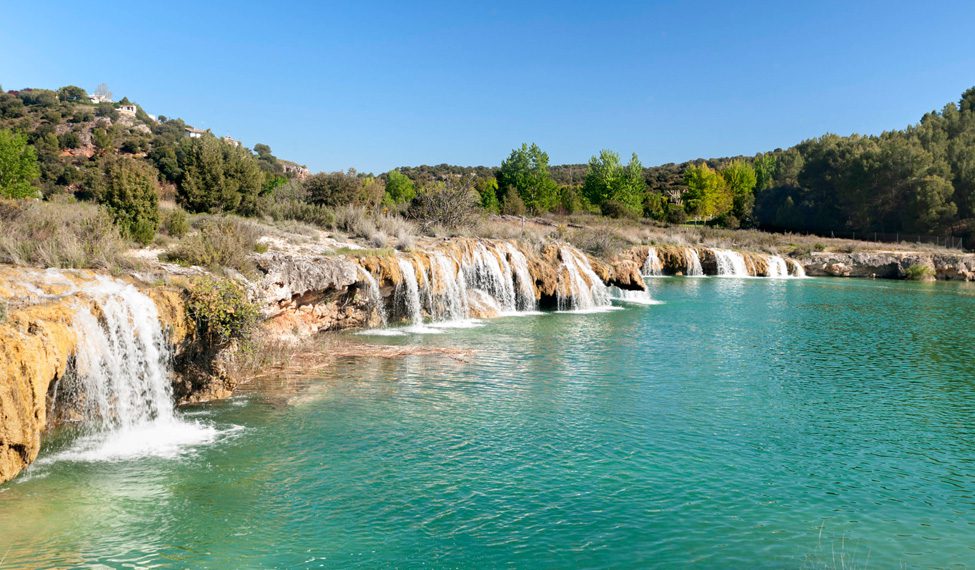 Escapada de Fin de Semana en Camper: Sumérgete en la Belleza Natural y la Tranquilidad de la Laguna de Ruidera desde Madrid.
